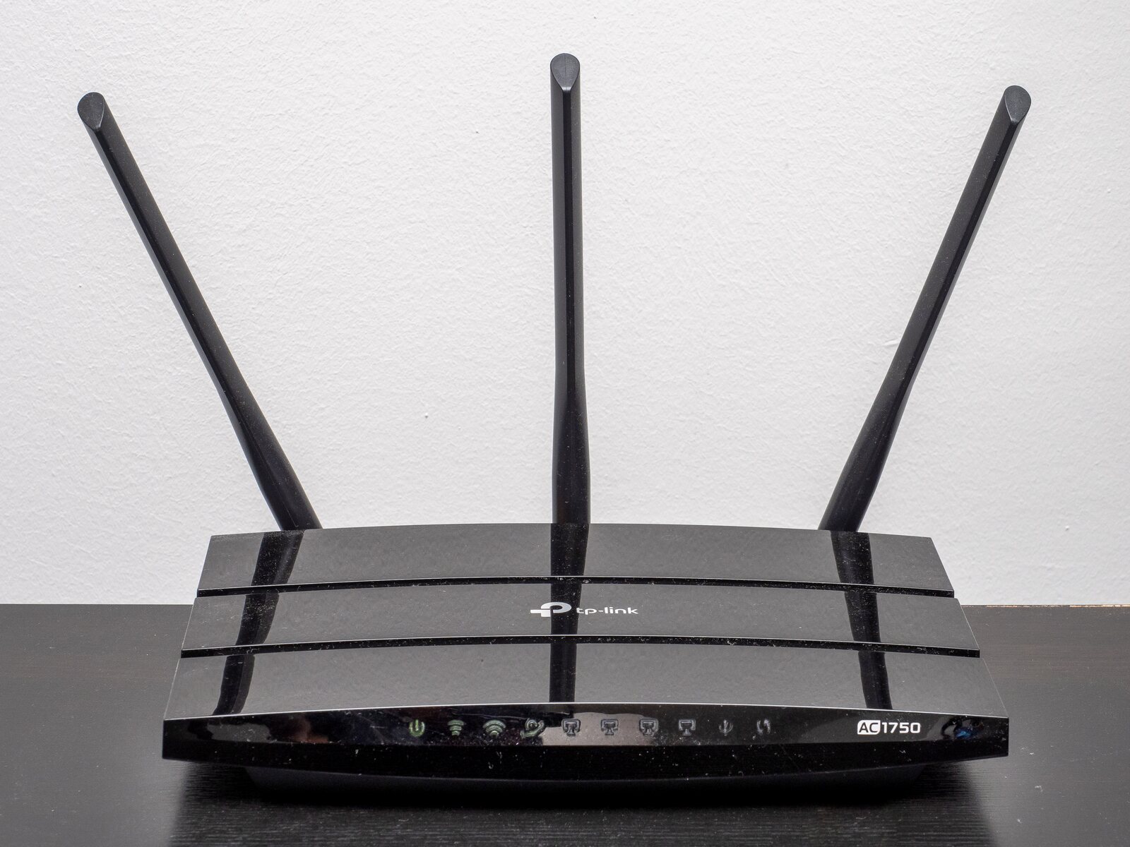 A real wireless router with upright antennas